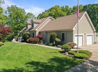 33 Colonial Farm Rd, Haverhill, MA 01832