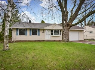 7162 N Navajo Ave, Glendale, WI 53217
