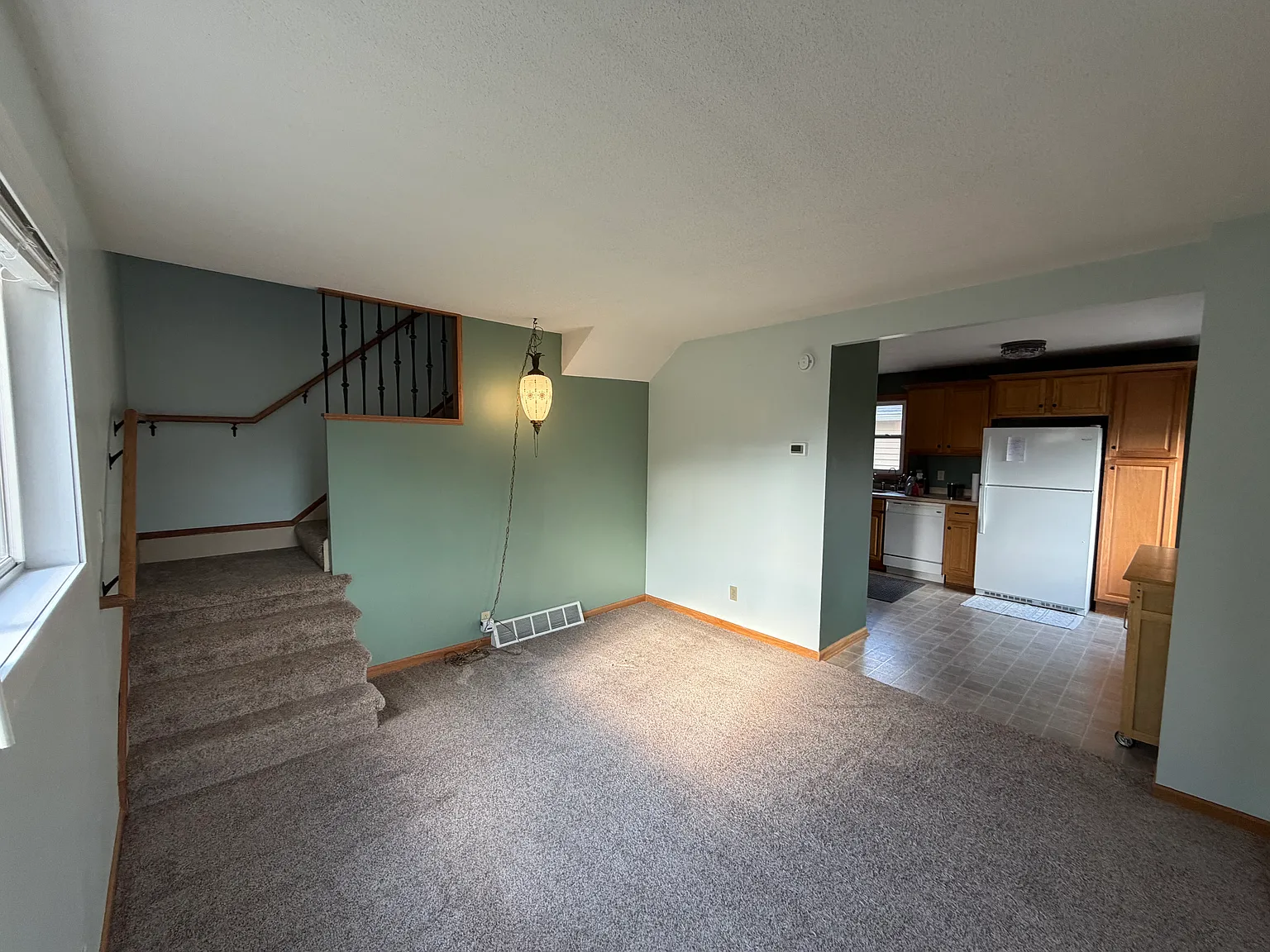 3 bed, 1100 sqft, $1,800 — Photo 4