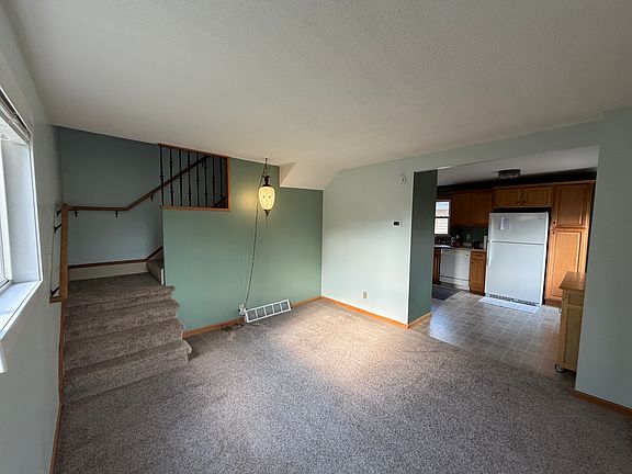4th image of 301 4th St SE