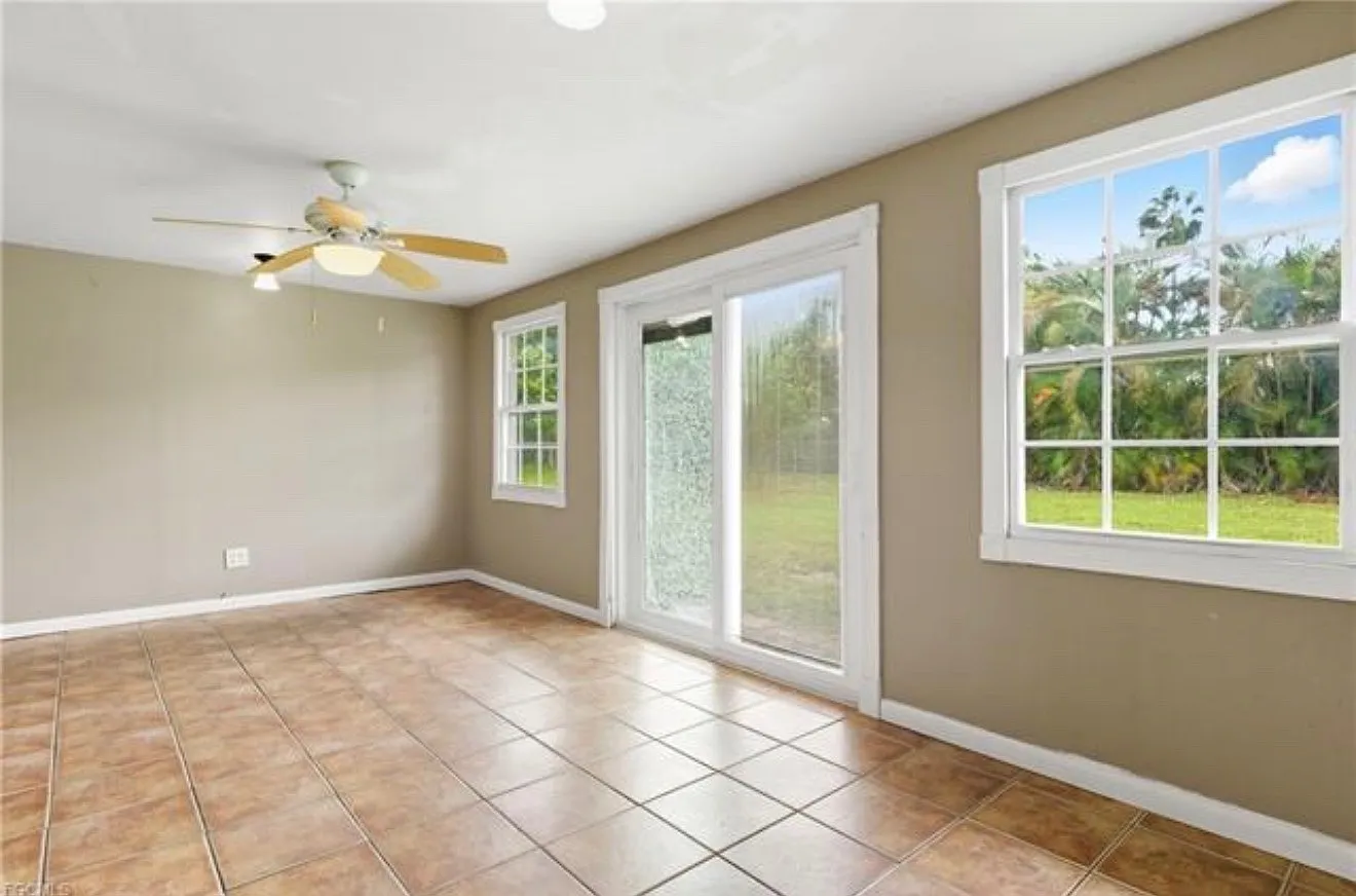 4520 SE 11th Pl — Photo 3