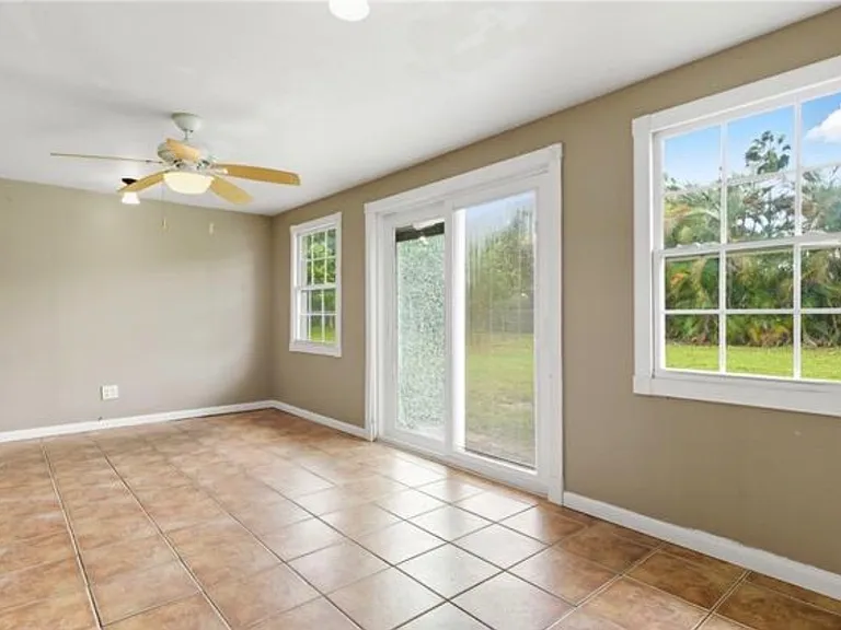 4520 SE 11th Pl — Photo 3