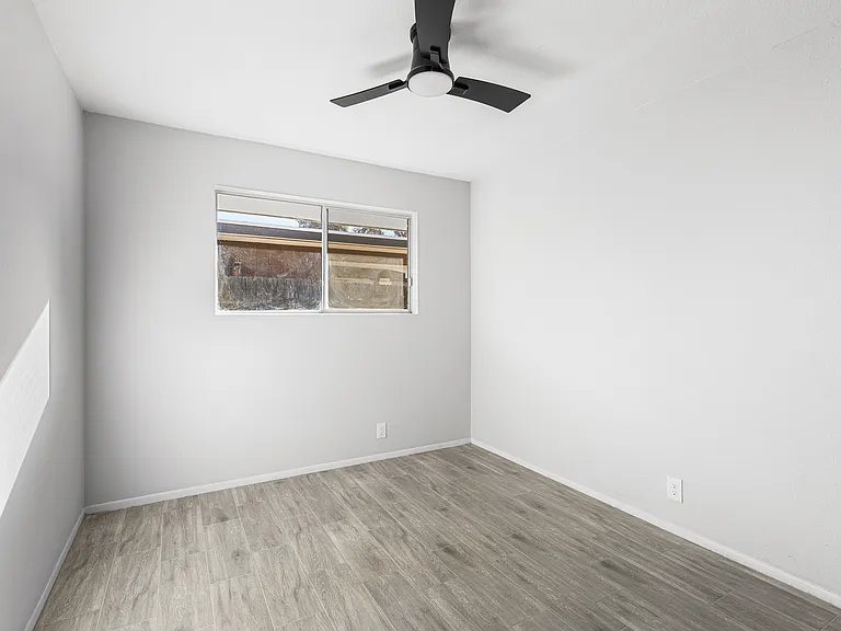 734 N Stewart — Photo 10