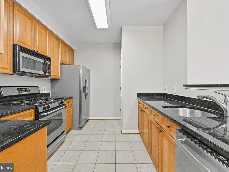 801 S Greenbrier St #215 — Photo 4