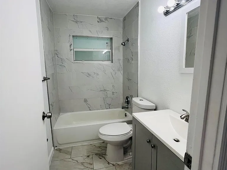 525 NW 22nd Ave — Photo 13