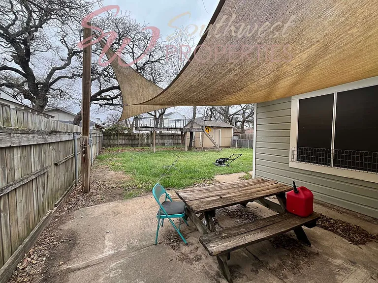 726 N Barton St — Photo 14