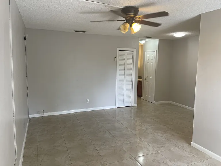 716 SW 16th Ave — Photo 9