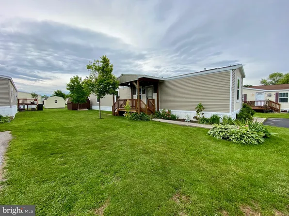 31 Jacqueline Dr, New Oxford, PA 17350