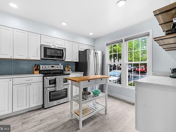 3rd image of 87 Fendall Ave
