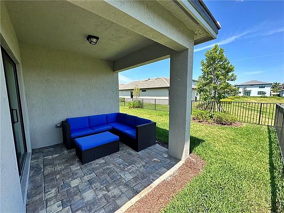 5th image of 2950 Hibiscus Ave