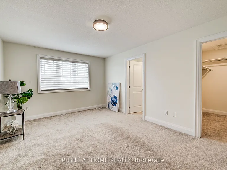 138 Woodberry Cres — Photo 34