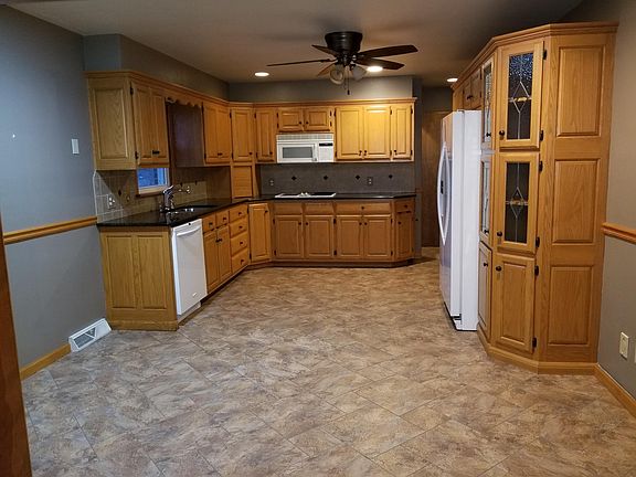 Kitchen w/granite counter tops, new tile, updated cabinets. 