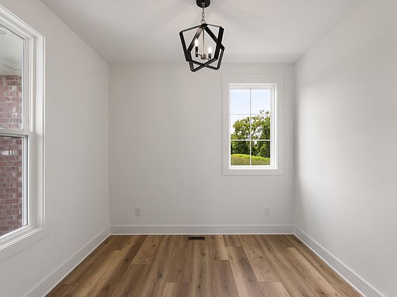 5th image of 1301 Alderwood Pass