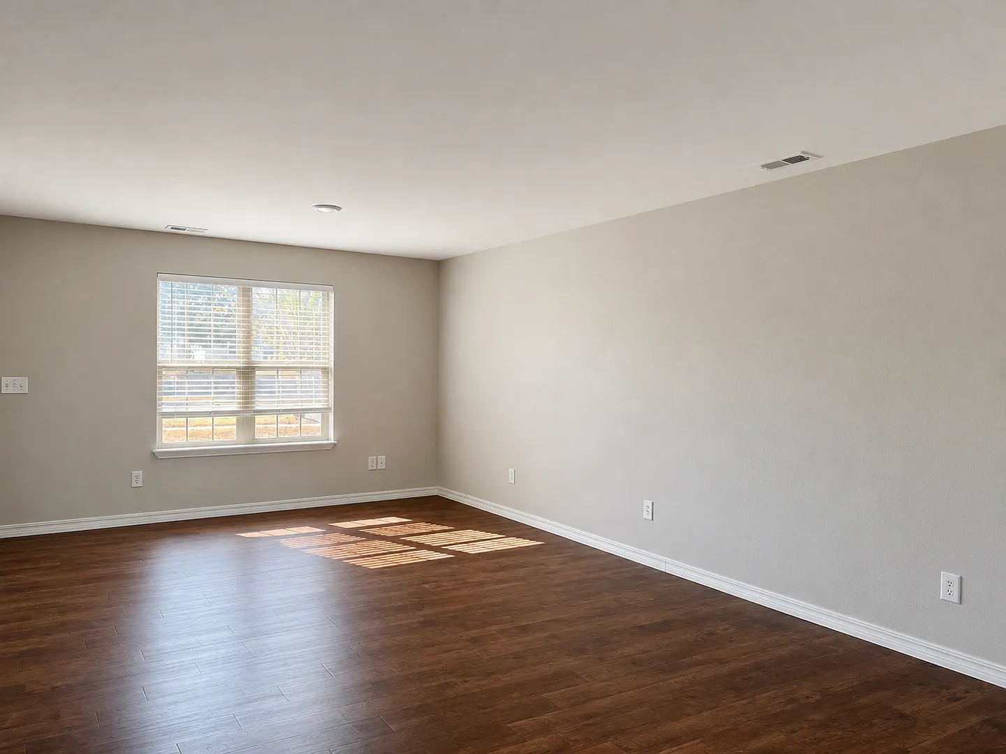 Adorable 3 Bedroom Home — Photo 2