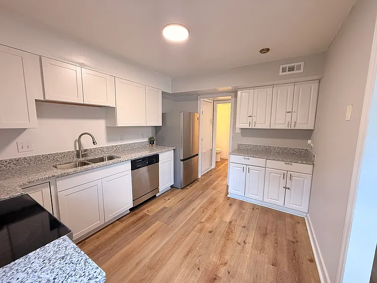 7940 Shady Oak Trl #222 — Photo 4
