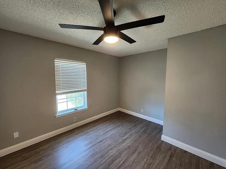 1805 Magnolia Ave — Photo 16