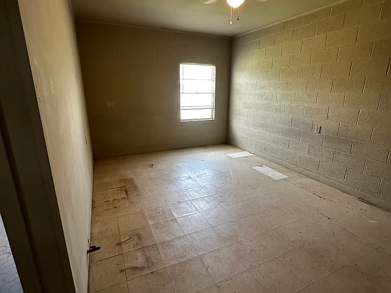 2404 Oak Dr — Photo 8