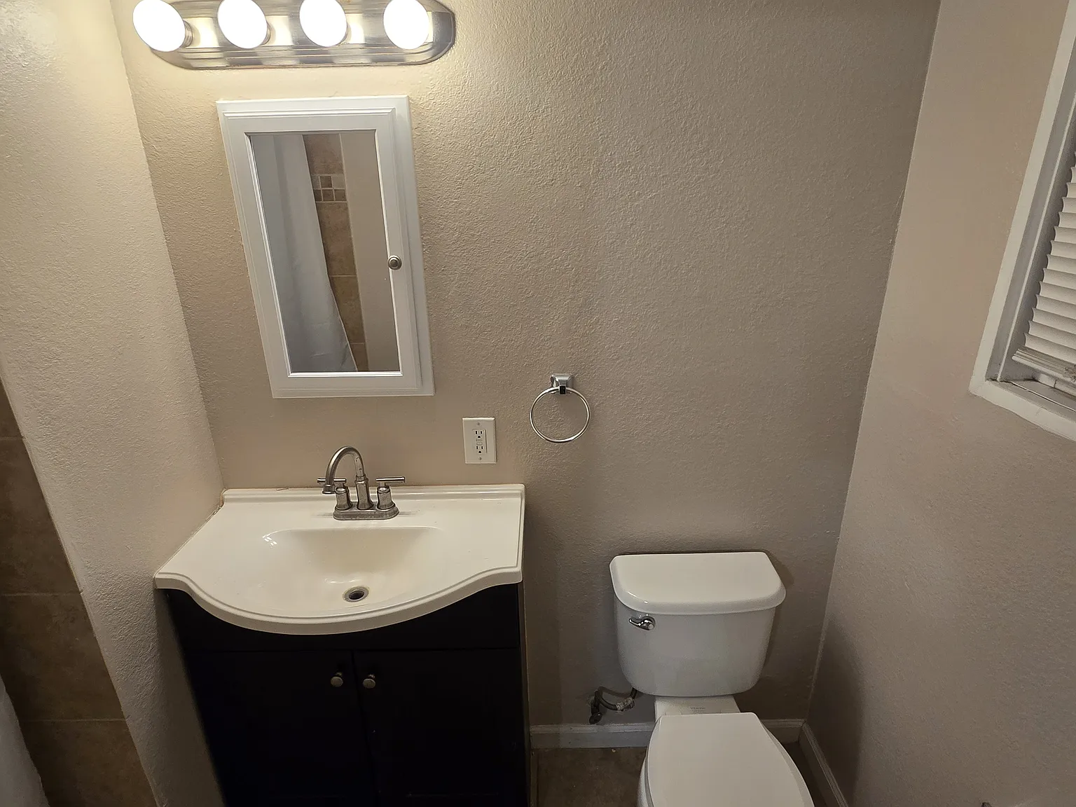 1 bed, 120 sqft, $1,050 — Photo 3