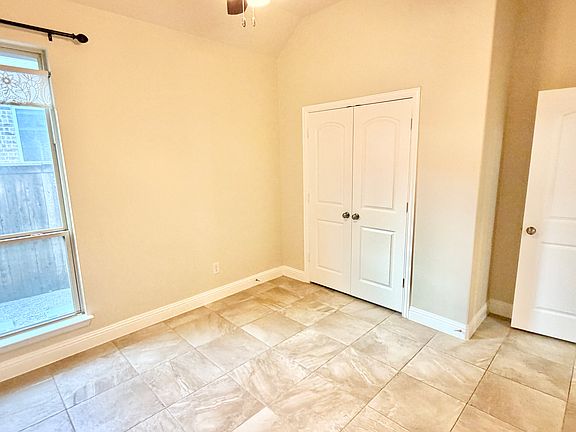 4th image of 1500 Grove Dr
