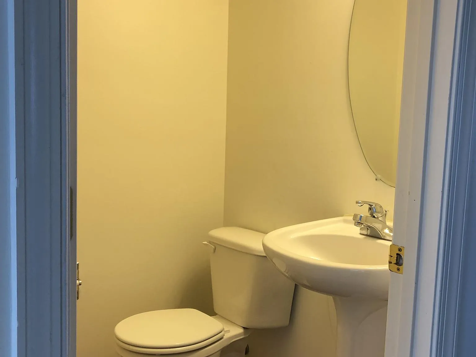 3 bed, 3.5 bath, 2340 sqft, $2,400 — Photo 3