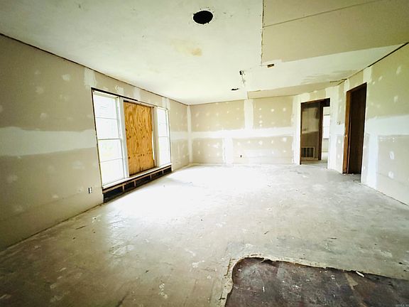 4th image of 902 Mount Holly Rd