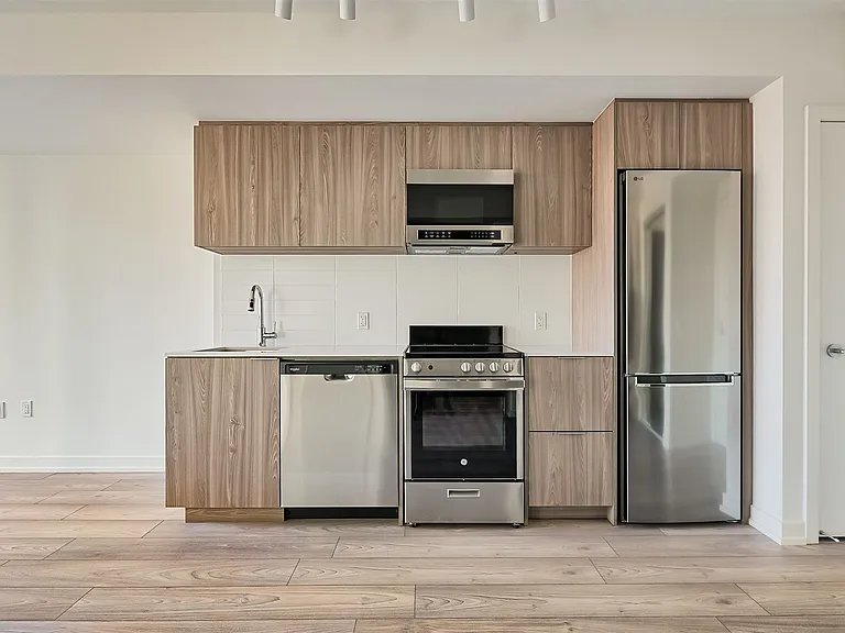 223 Redpath Ave — Photo 67