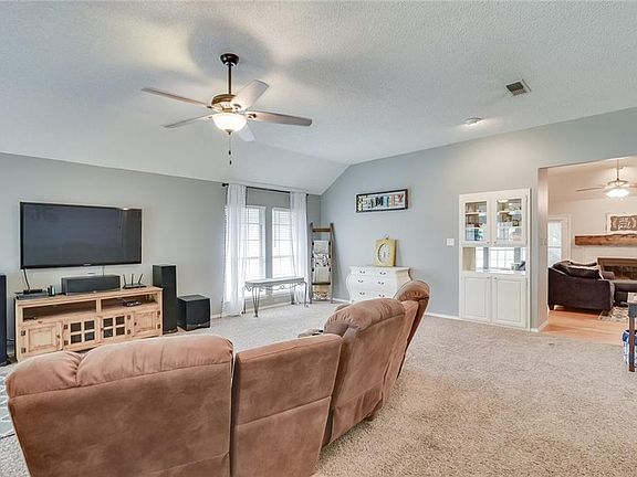 3rd image of 1423 Highland Dr