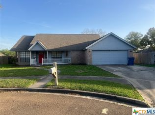 108 Oak Grove Ln, Port Lavaca, TX 77979