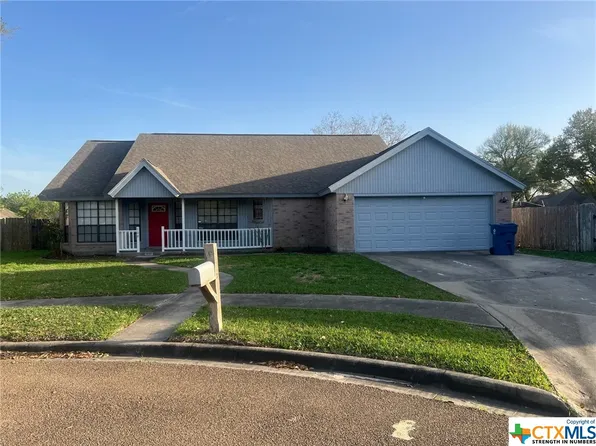 108 Oak Grove Ln, Port Lavaca, TX 77979