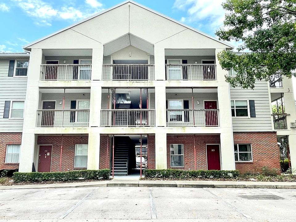 1st image of 2360 SW Archer Rd APT 303
