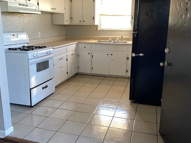 1113 NW Euclid Ave — Photo 3