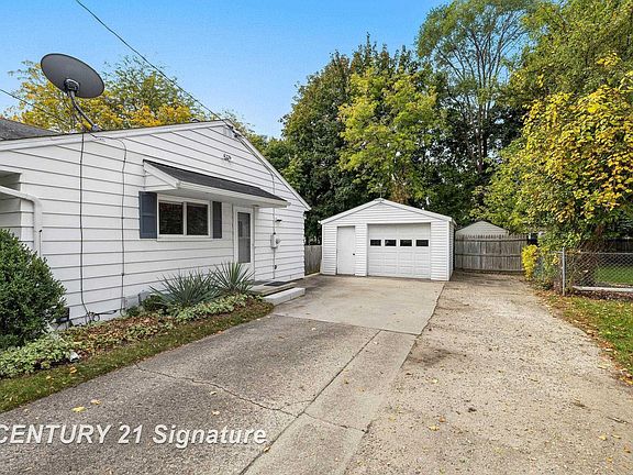 3rd image of 3389 Meyer Pl
