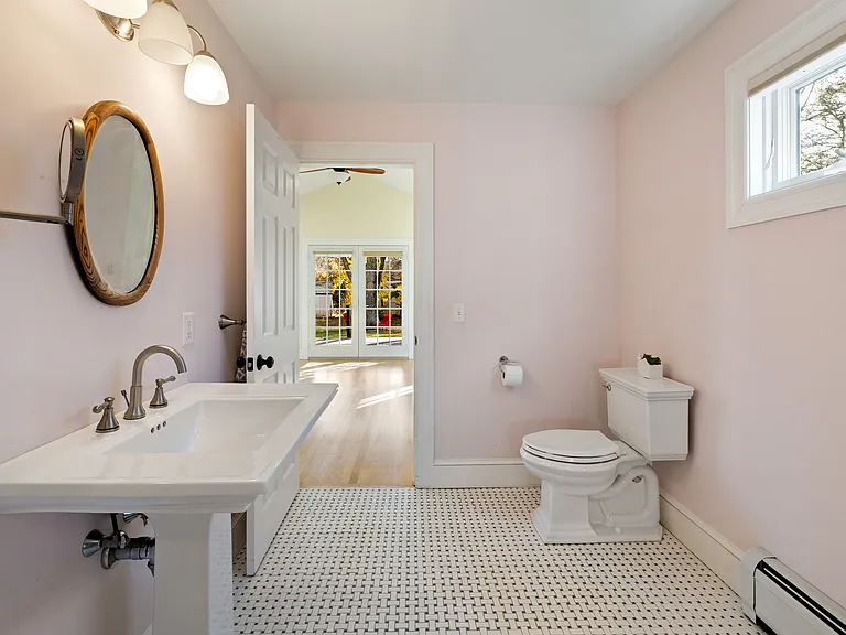 61 Woodlawn Ave — Photo 13