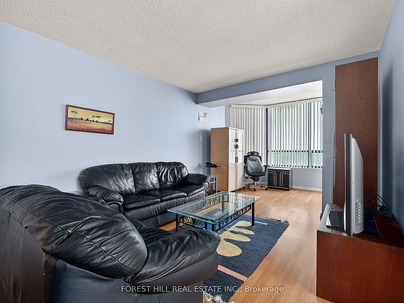 4th image of 7460 Bathurst St #1014