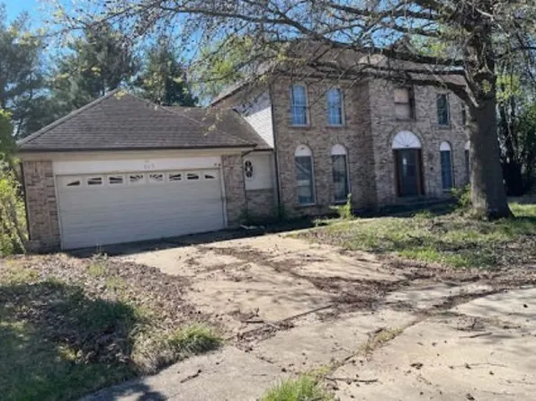805 Sprinters Row Dr, Florissant, MO 63034