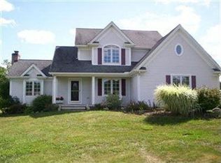 12095 Marydale Dr, Chagrin Falls, OH 44023