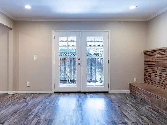2nd image of 1567 Regent St #102