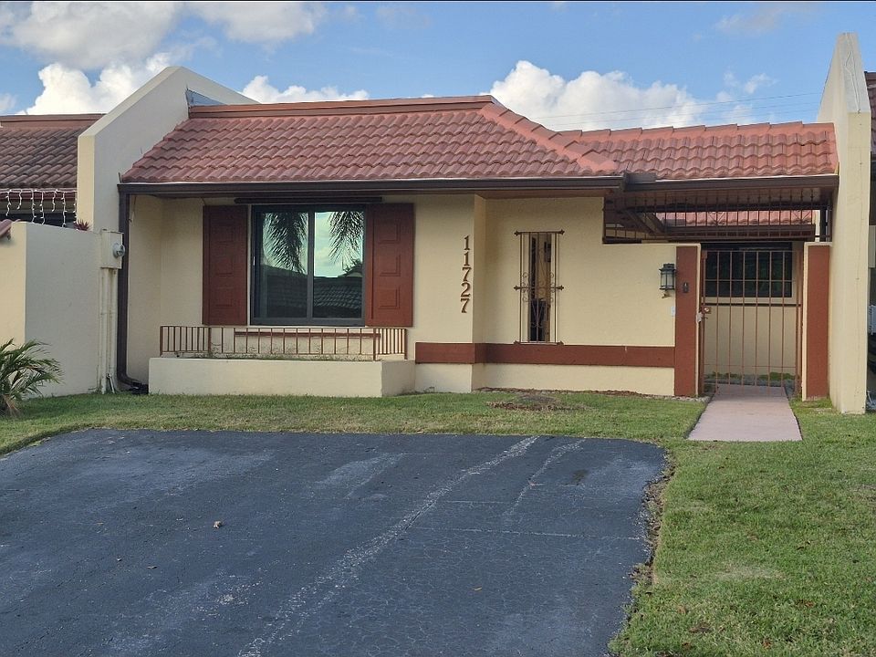 Front view with private parking