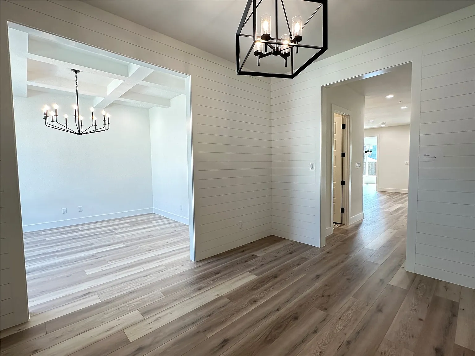 4 bed, 3.5 bath, 4281 sqft, $9,800 — Photo 3