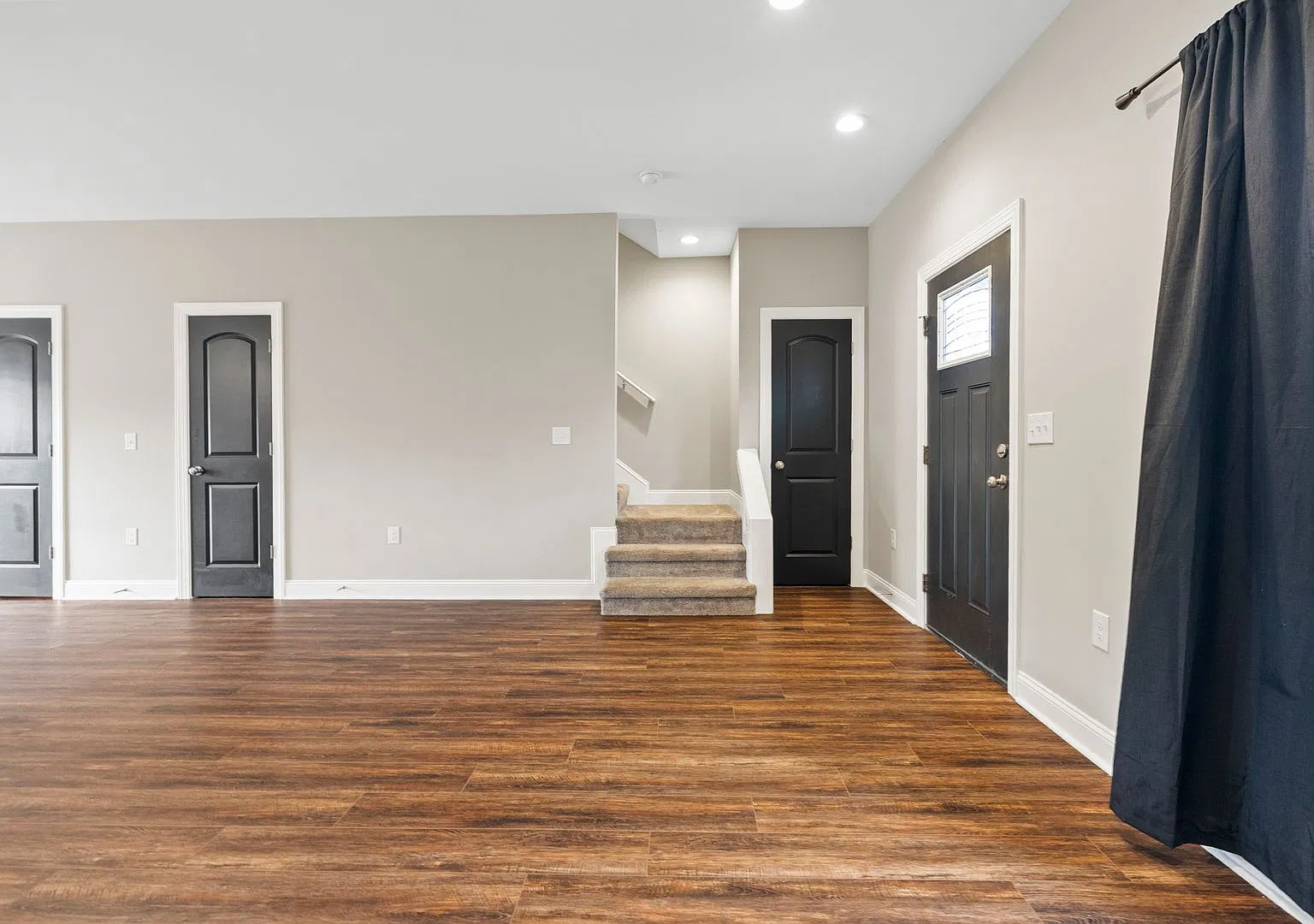 3 Bedroom || 2.5 Bathroom - Townhome — Photo 4