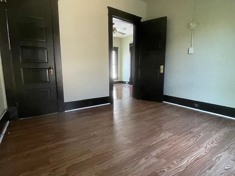 620 Hess Ave — Photo 7