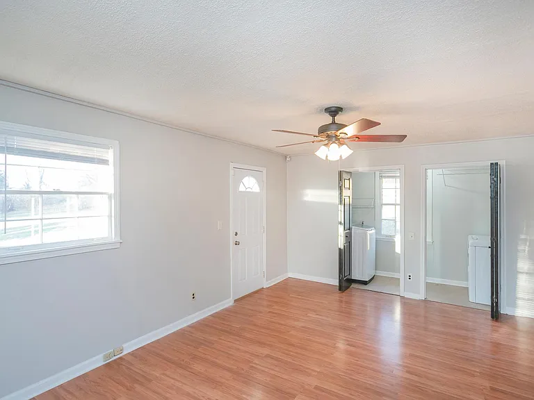 610 Ashley Ct — Photo 8