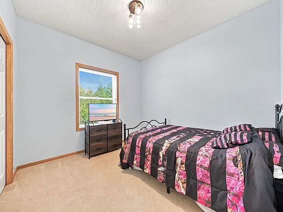 5th image of 563 Summit Ave
