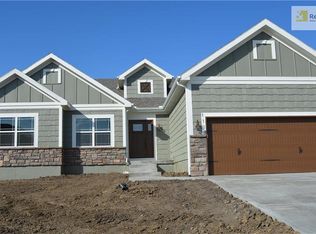 1118 SW Winterberry Cir, Oak Grove, MO 64075