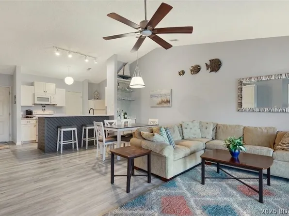 98 Jonathan Dr #4E, Lake Ozark, MO 65049