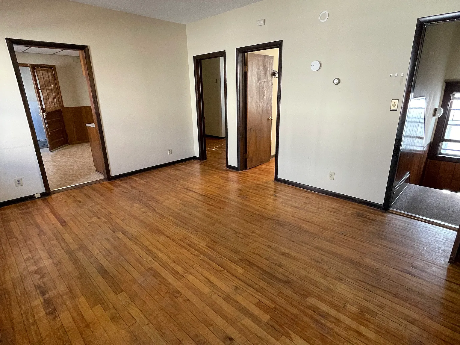 3 bed, 950 sqft, $1,700 — Photo 4