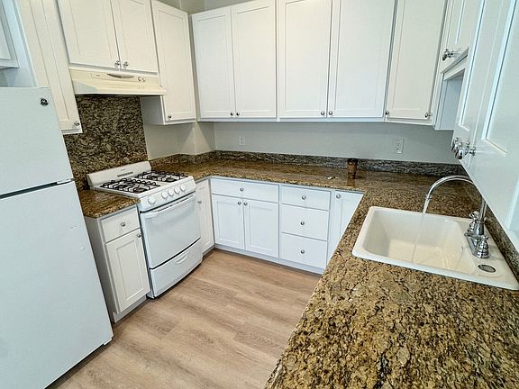 3rd image of 950 Bay St APT 4