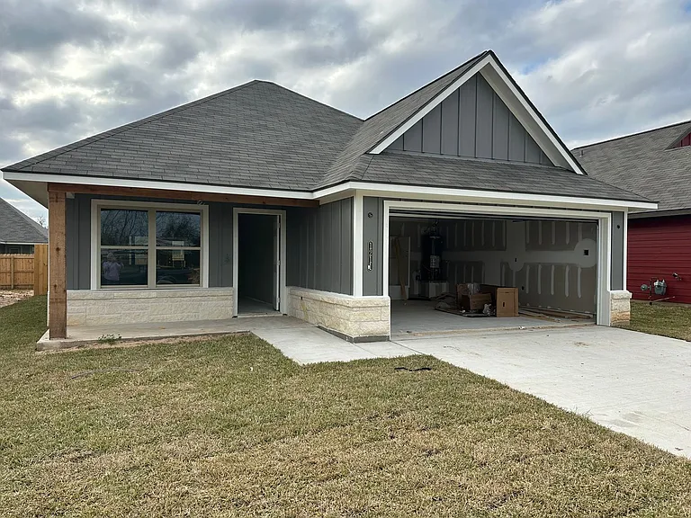 1211 Highgarden Dr — Photo 2