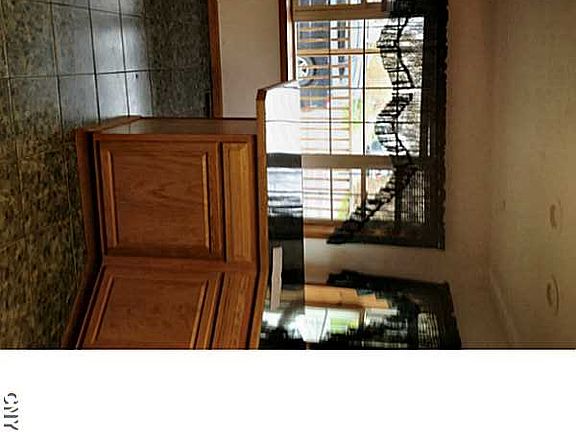 2nd image of 116 Pike St