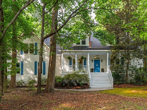 3rd image of 11912 Pembridge Ln